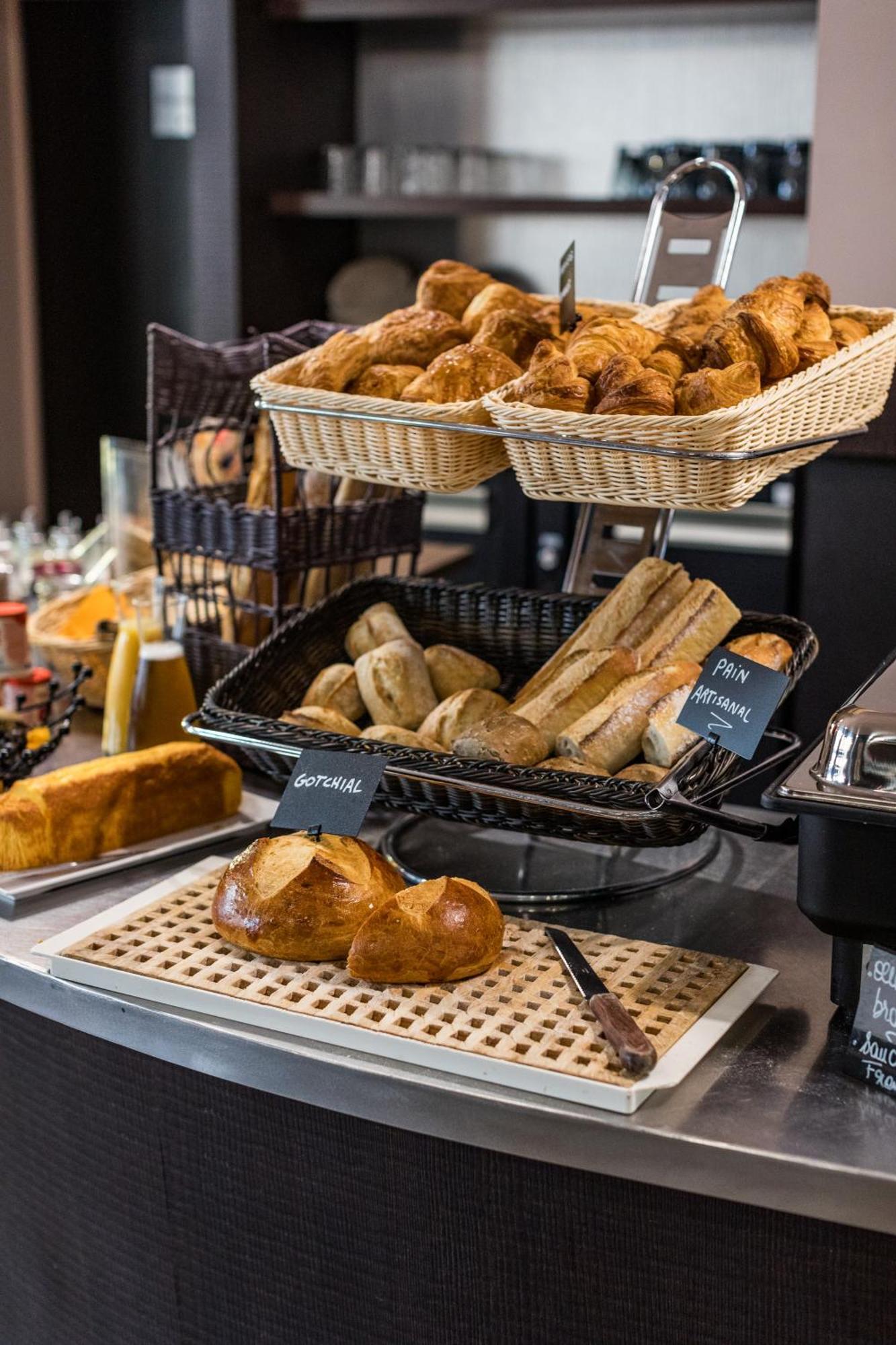 Hotel-Restaurant Le Victoria رينز المظهر الخارجي الصورة