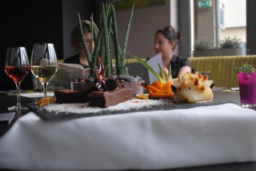 Hotel-Restaurant Le Victoria رينز المظهر الخارجي الصورة